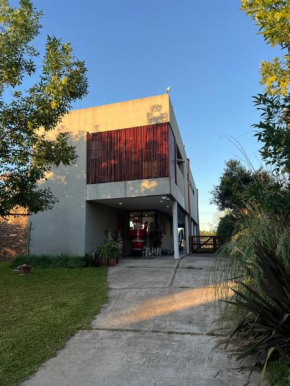 Casa en tigre con salida al lago